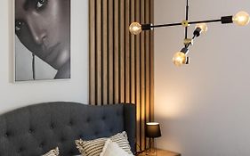 Honoris Apartment - Brand New - Private Parking - 90 M From The Beach- Terrace